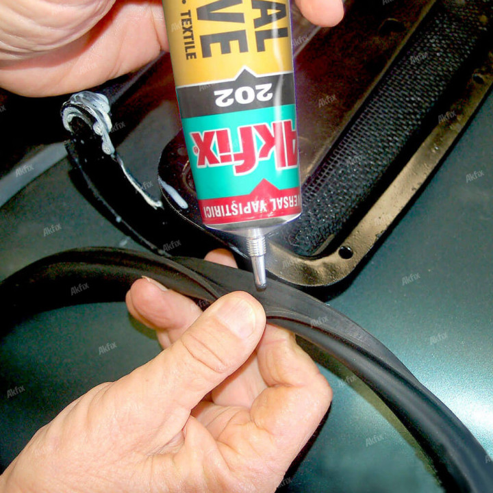 202 Universal Contact Adhesive